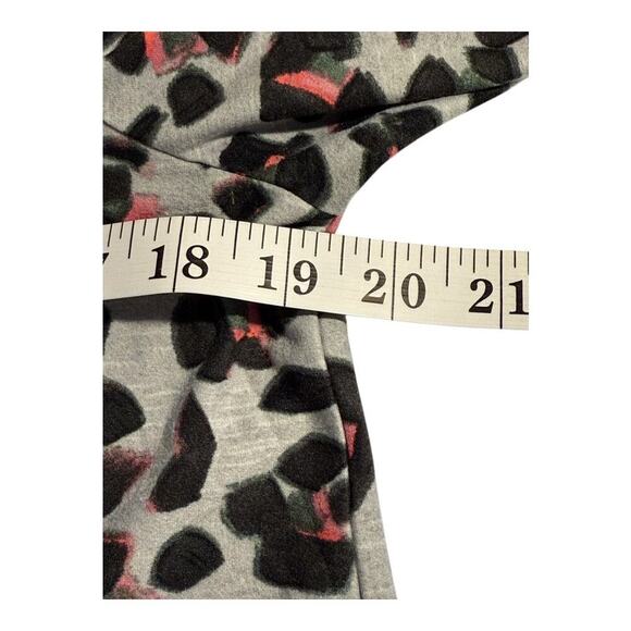 Nic+Zoe Women's Cheetah Pop Print Turtleneck Top Size Medium Multicolor NWOT - Picture 5 of 8